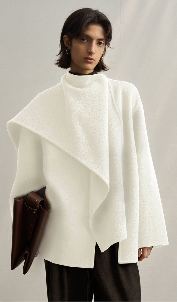 Asimetrik Kesim Beyaz Oversize Blazer Ceket